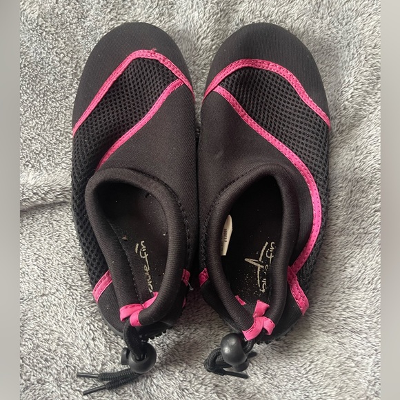 Girls Water Shoes - Picture 1 of 3